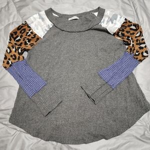 Ces Femme Boutique tan with color patch sleeves shirt. EUC. Women's medium.